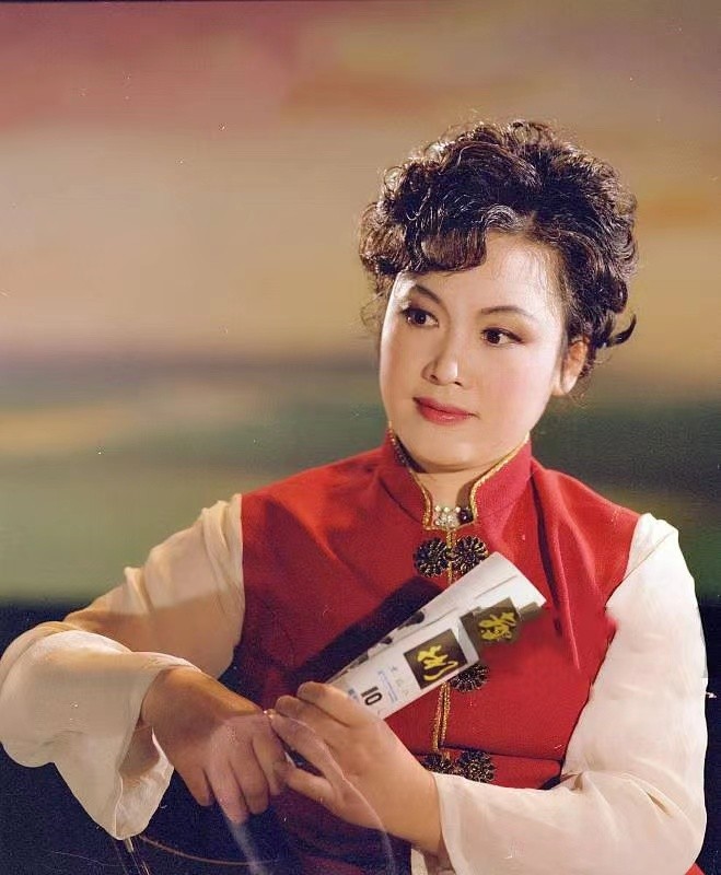 李谷一走出丧偶阴影视频,李谷一过去的事