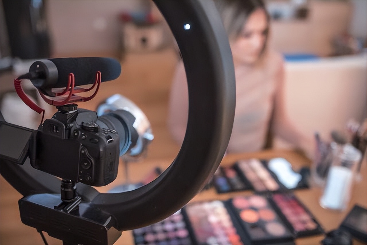 探索商海，畅游国际——国际商贸学院