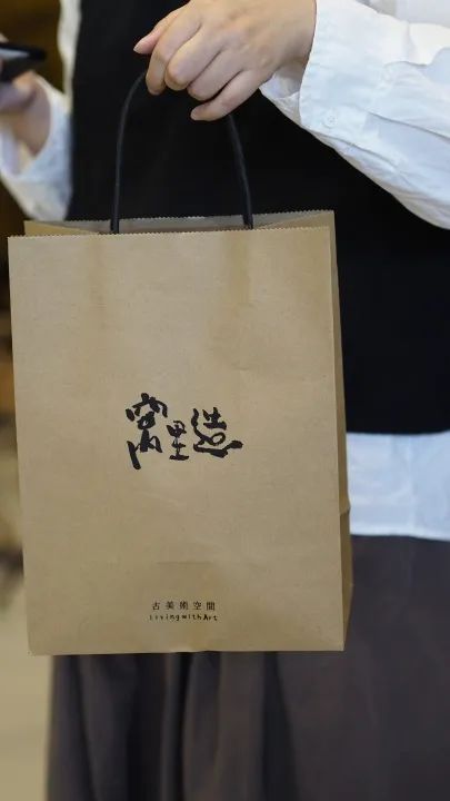 放弃高薪工作，在400m²的“小窝”里，造一所古道具商店