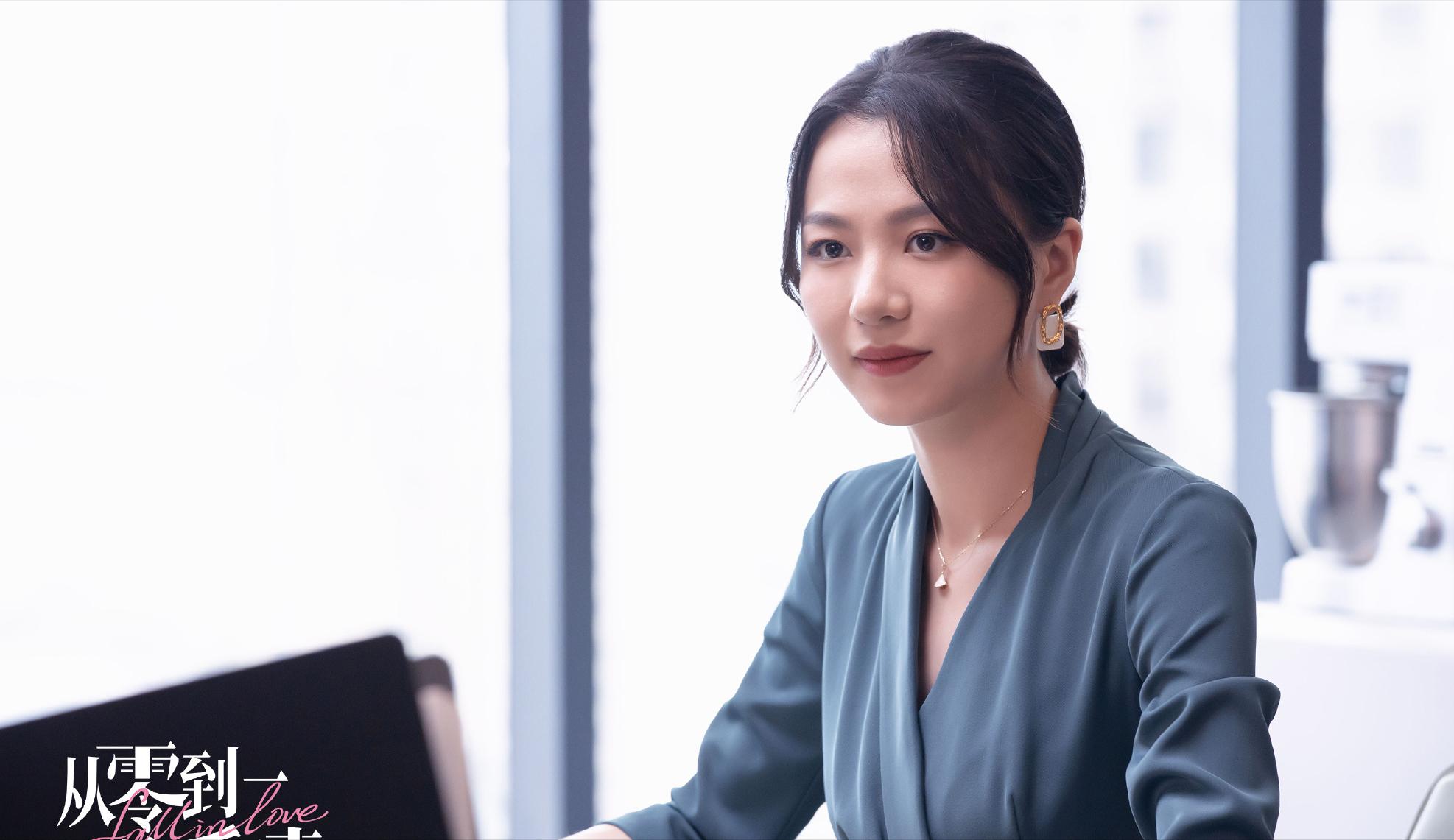 和杨紫飙戏受冯小刚赏识，北大校花彭高唱：北漂13年，我输得彻底