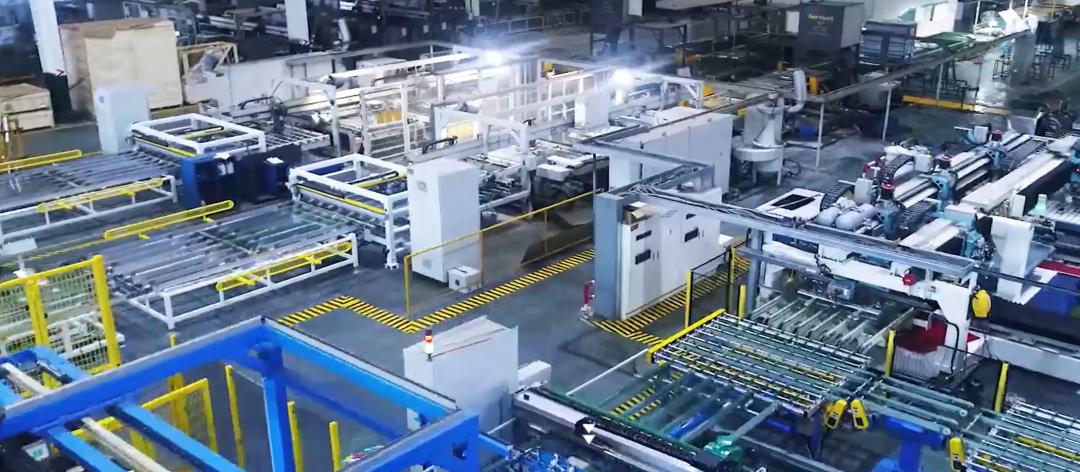 实拍断桥铝加工厂,断桥铝工厂现场实拍