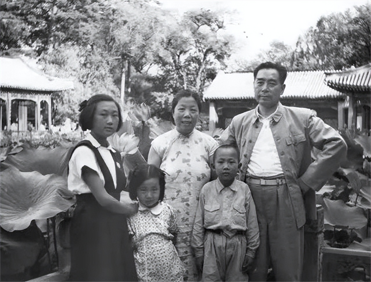 1956年泰国效仿古代和亲，送两个“质子”来华，周总理作何反应