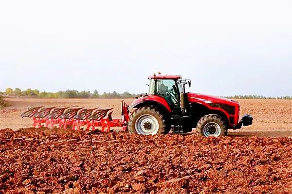 破解农业机械化难题,拖拉机破解