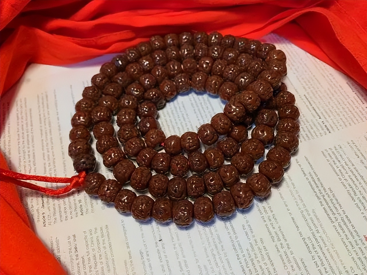 金刚菩提要盘几年才能变成深红色,金刚菩提色差能变一致吗