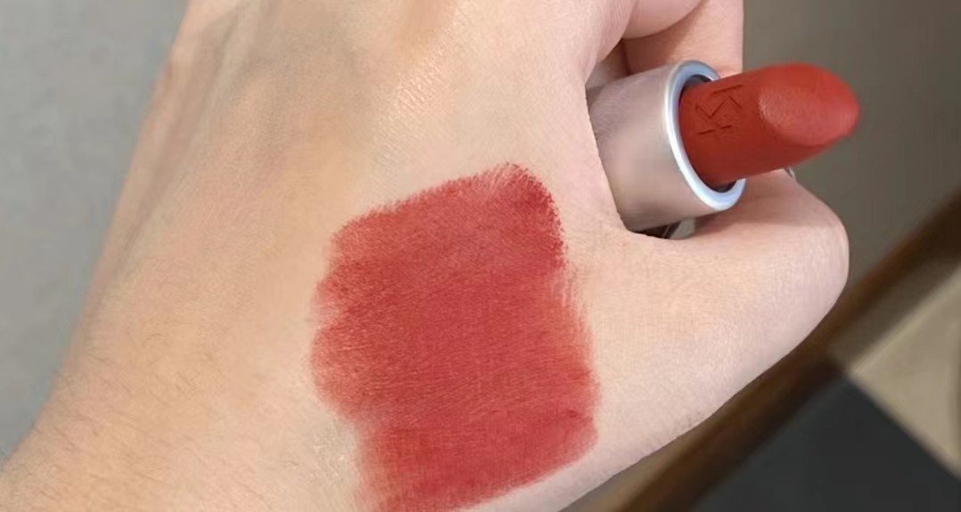 适合黄黑皮的口红色号显白推荐,黄皮素颜适合涂什么颜色的口红