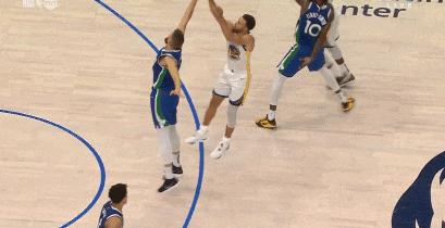 勇士vs国王库里绝杀走步了吗,勇士22年库里关键时刻