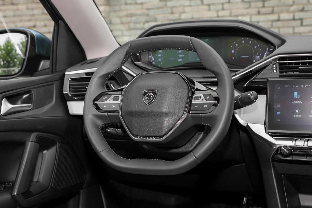 法系新希望全新标致408实车曝光,标致4082019款1.2t测评