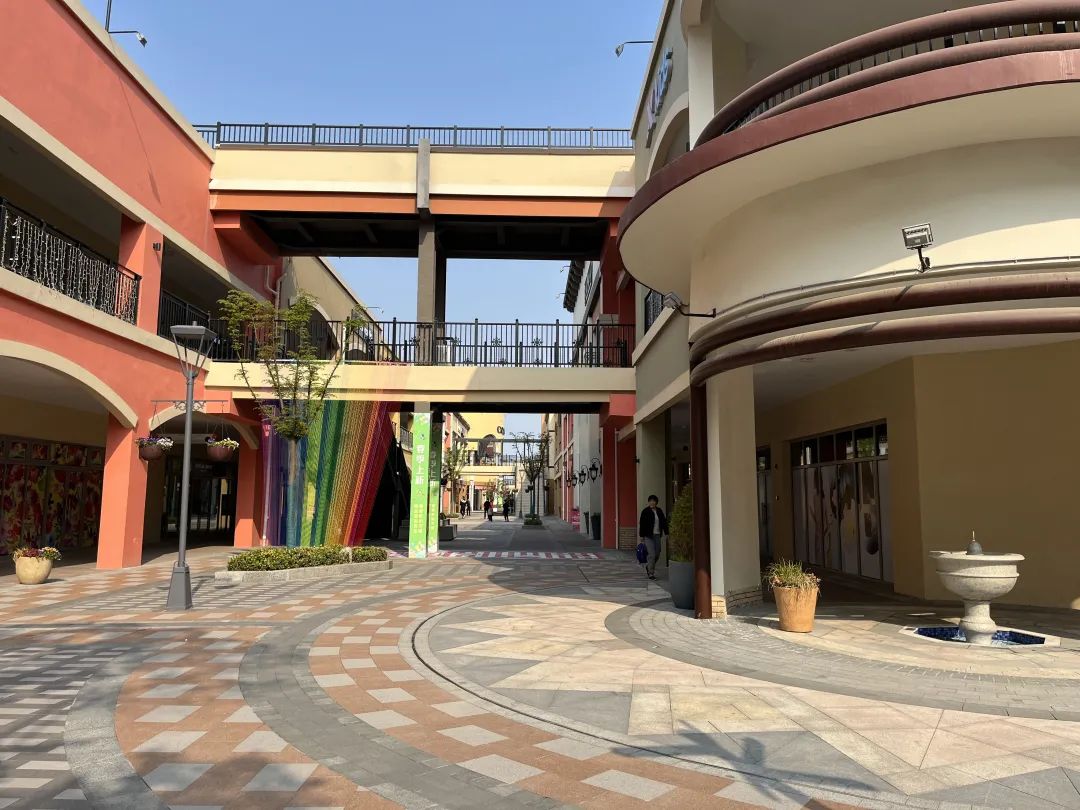 濂ョ壒鑾辨柉寰愬窞璐炬豹,璐炬豹鍚炬偊绻佸崕鐜扮姸