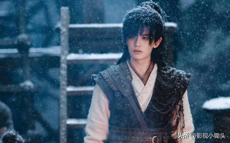 《烈焰》伍赓和白菜的羁绊，也太好磕了，荣获“狗啃白菜”cp名