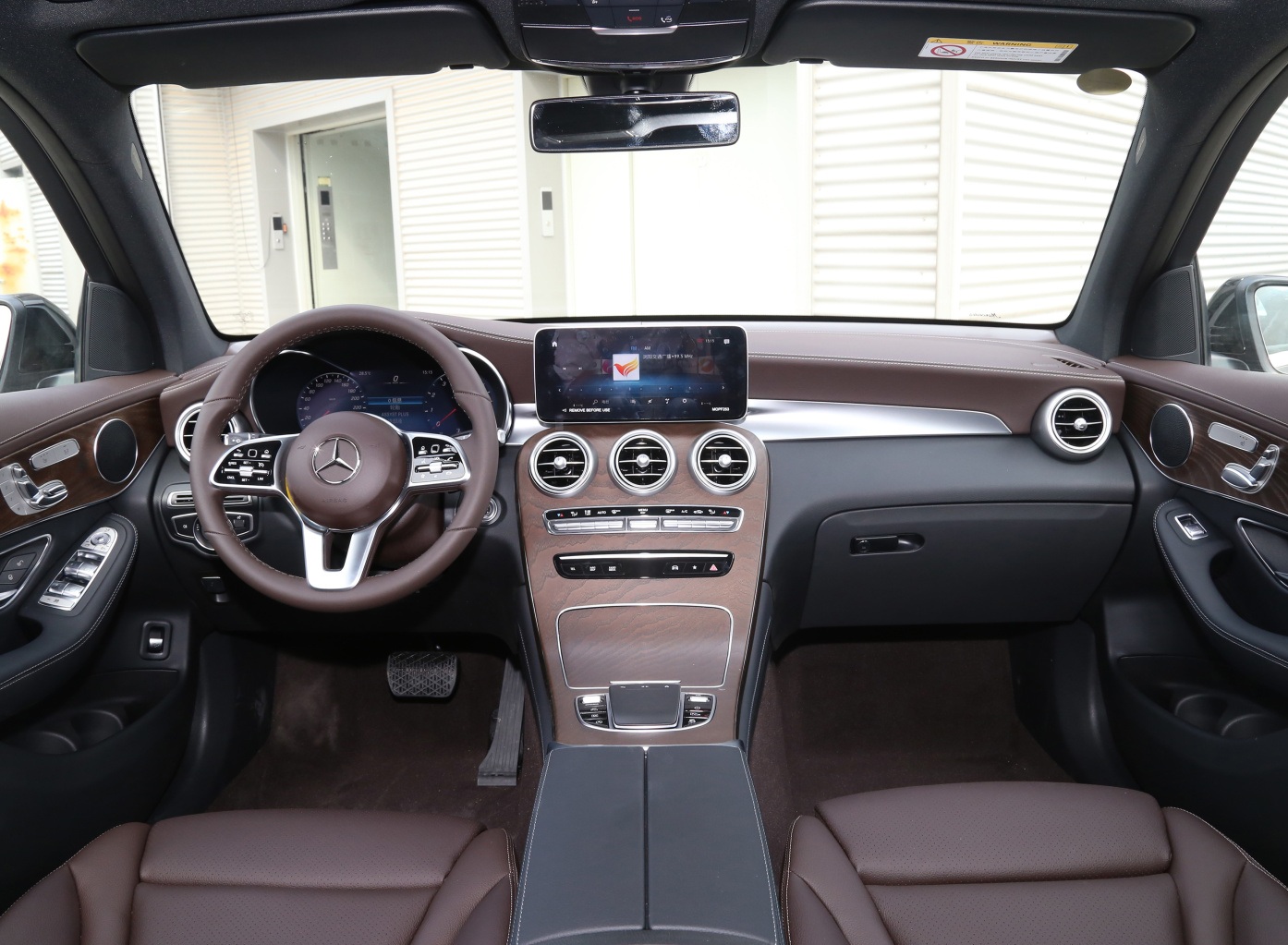 16年奔驰glc260豪华型功能详解,22款奔驰glc260能卖多少钱