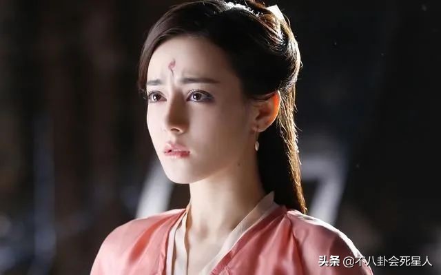 大美人也不能太瘦！5位过瘦的女星，脸挂不住肉，老相突出