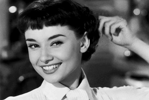 两名女子去无人售货店,女孩偷无人售货店