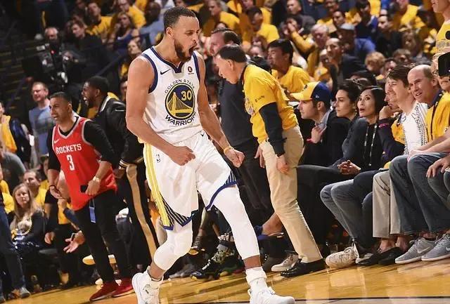 詹姆斯22分20篮板vs灰熊,詹姆斯湖人队生涯回顾破纪录一览