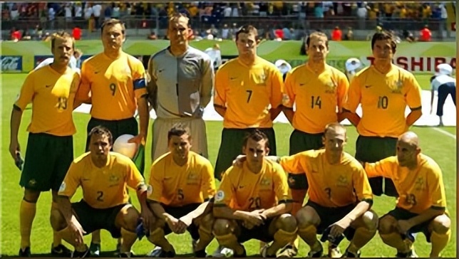 12强国足两场惨败,12强赛国足丢球集锦