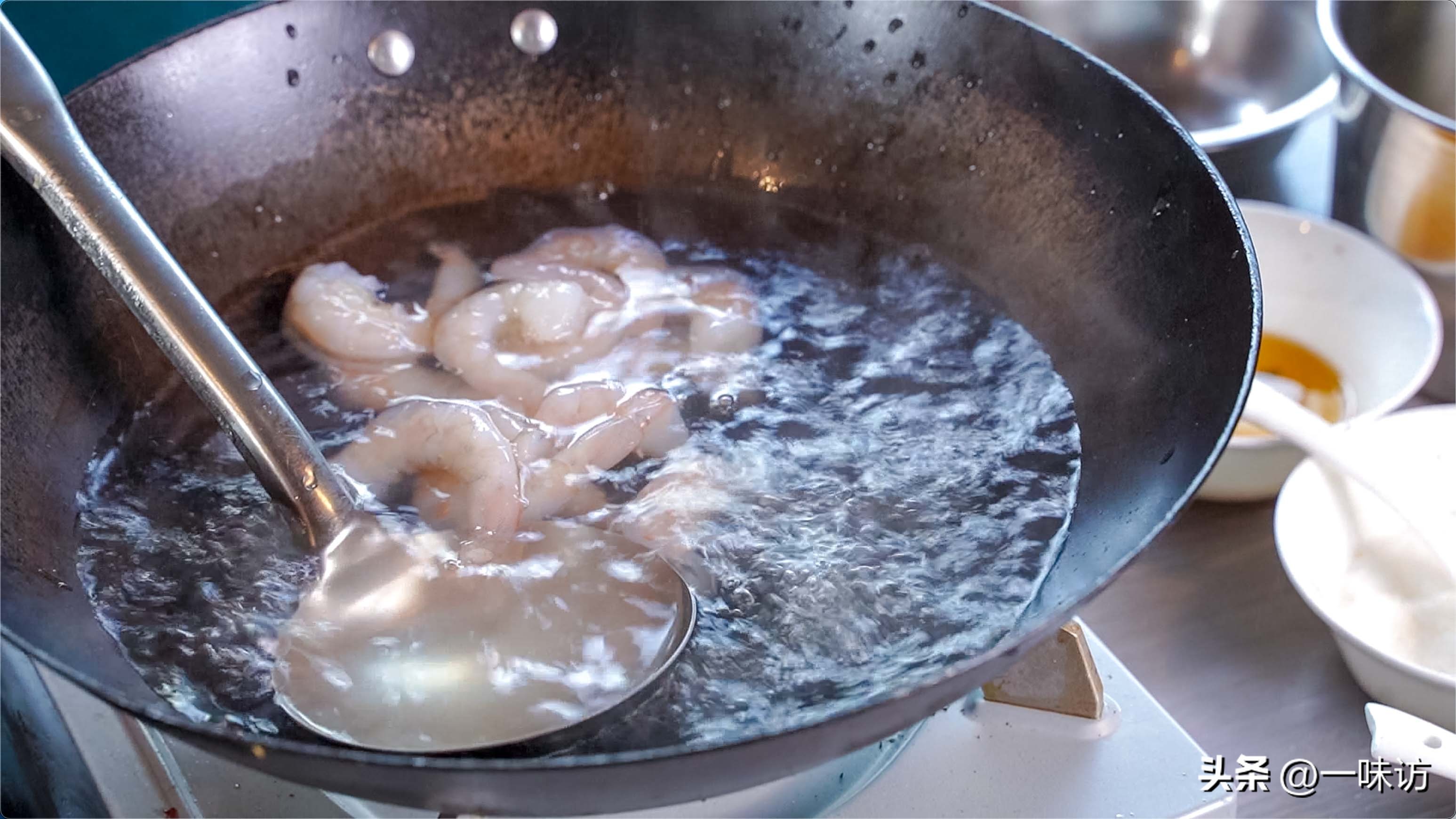 白玉菇炒肉好还是炒虾好呢,白玉菇大虾怎么做好吃