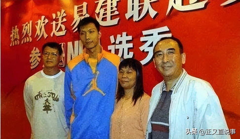 易建联与娇妻荆灵图片,易建联身价上亿迎娶巴西宝贝