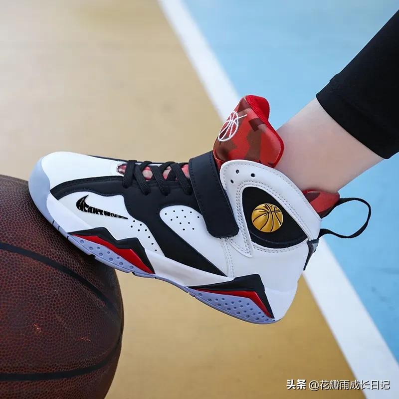 宝宝鞋子选不好对孩子有什么影响,给孩子买鞋子的正确方法