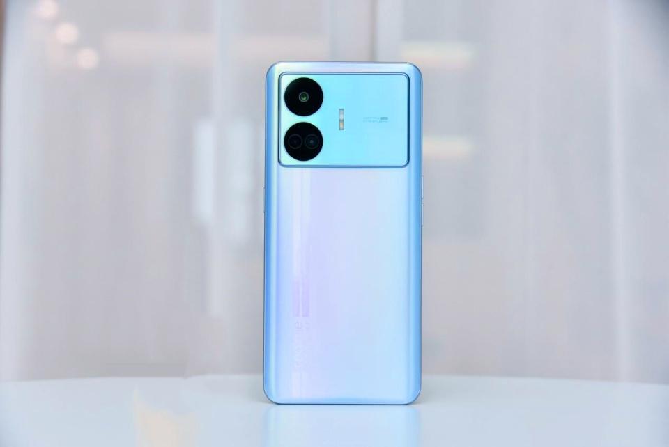 目前最值得买手机是哪一款,2500元最值得买手机