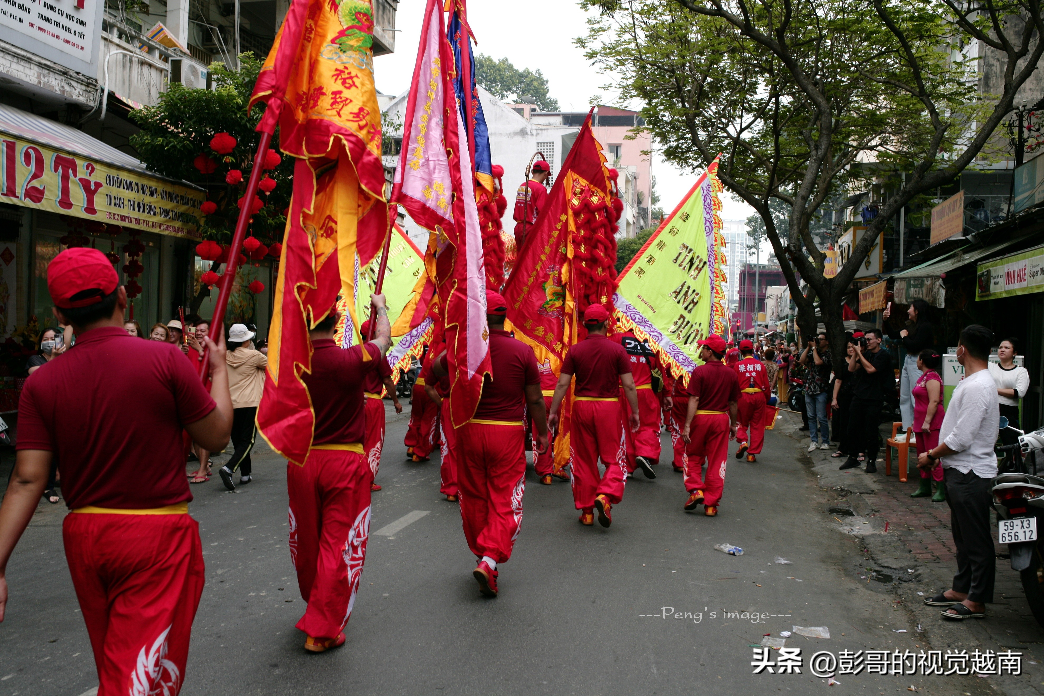 越南西貢華人的【恭請關聖帝君聖駕出遊】活動。