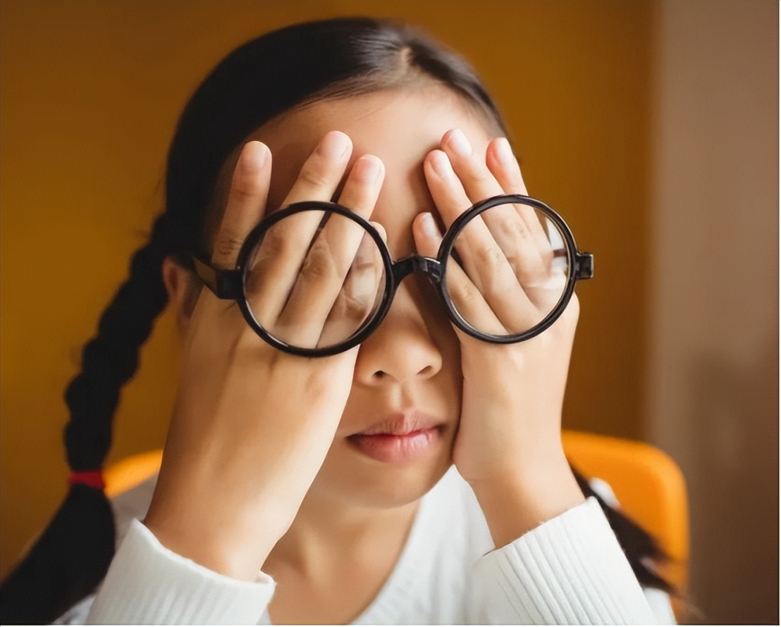 眼睛里进脏东西了用什么眼药水,眼睛里进了脏东西揉没有了去哪了