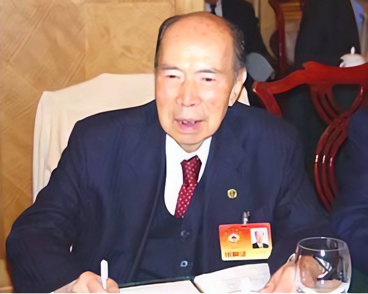 86年澳门富商马万祺建议中央：一定要在澳门驻军，中央如何回复？