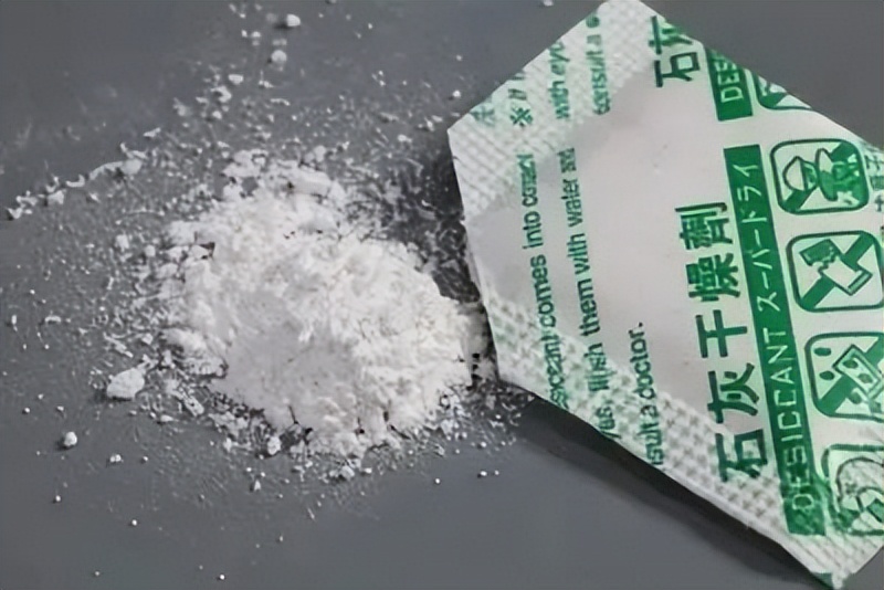 千万别让孩子玩干燥剂,小孩子误食干燥剂有什么危害