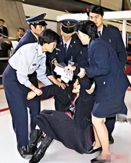 红颜薄命陈宝莲：被亲妈出卖遭干爹抛弃，留下满月孩子跳楼自尽