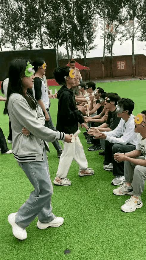 现在女大学生太开放,这么隐私的东西露在外面,男人看了都脸红了