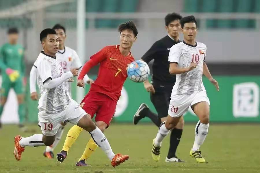 韦世豪独中两元,韦世豪自评中国足球