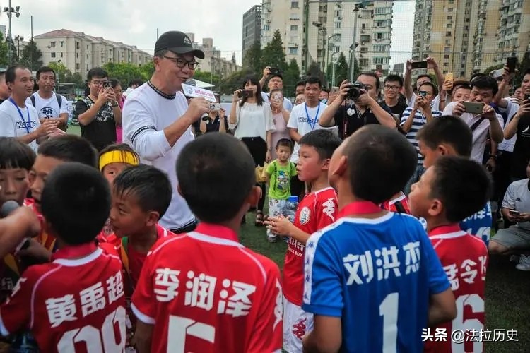 董路炮轰村超引不满,董路嘲讽贵州村超被反驳