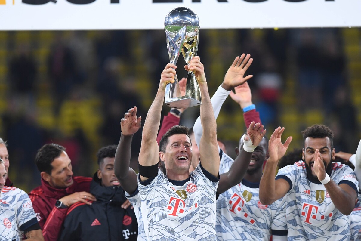 莱万谈梅西和c罗谁是最佳,fifa足球世界年度最佳莱万