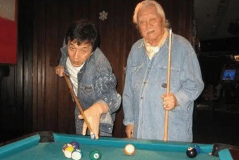 成龙叫房仕龙还是陈港生,成龙姓房为什么叫陈港生