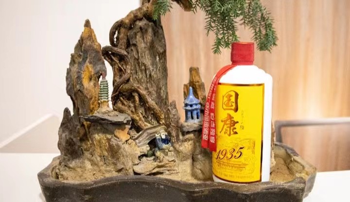 国庆期间,四川一家3口到辽宁农家乐,点了“6菜1酒”只花了230块