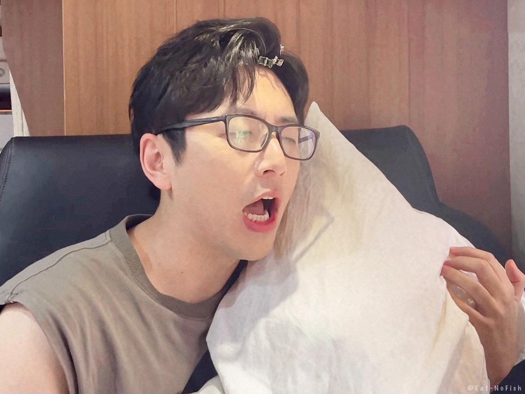 谁懂白客的人夫感！是那种苏感满满的居家好男人型，特别是笑起来