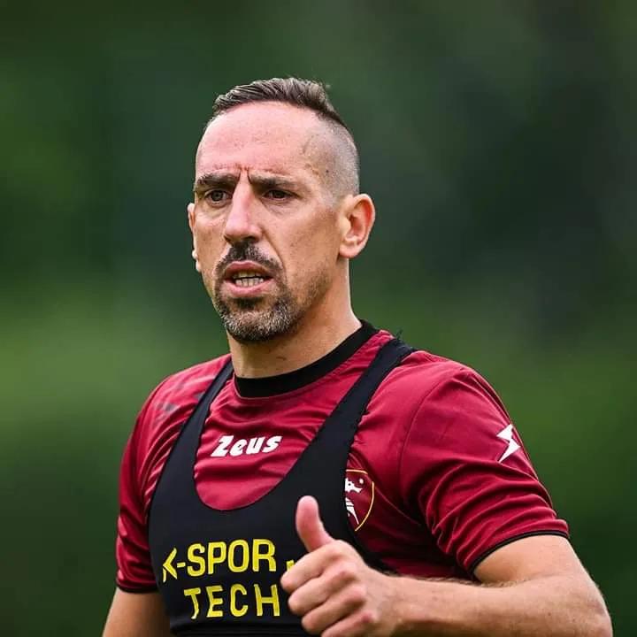 “C罗抢劫了我的金球奖！”里贝里对2013年金球奖仍然耿耿于怀