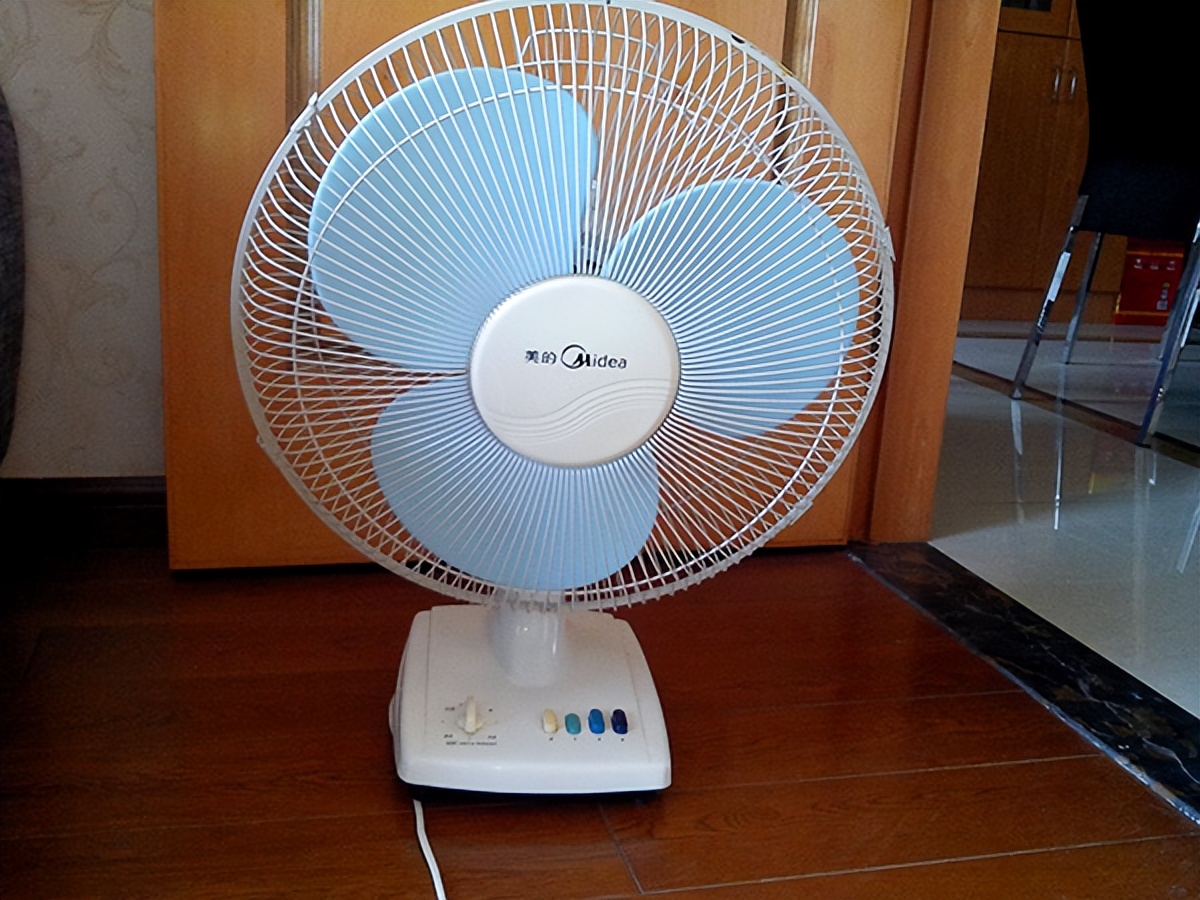 三叶风扇和五叶风扇哪个吹得远,三叶风扇和五叶风扇哪个送风远