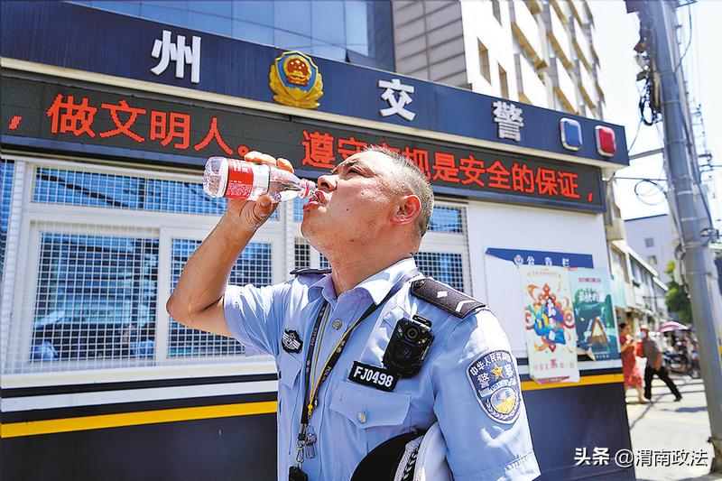 “焦”警，“浇”警！——渭南公安交警坚守一线守护群众平安掠影