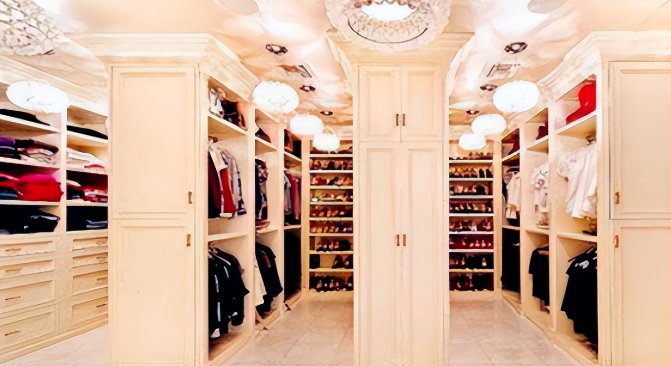 浜洪棿瀵屽﹩lisa鏈夊鏈夐挶,浜洪棿瀵屽﹩lisa