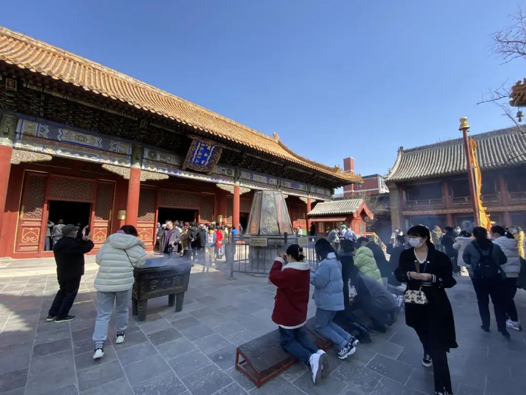 年轻人疯狂买彩票,彩票中了1800万这辈子够花了吗