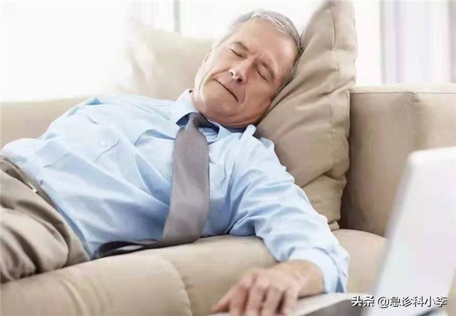 脑梗来临前腿脚先知,睡觉时出现5种迹象警惕脑梗信号