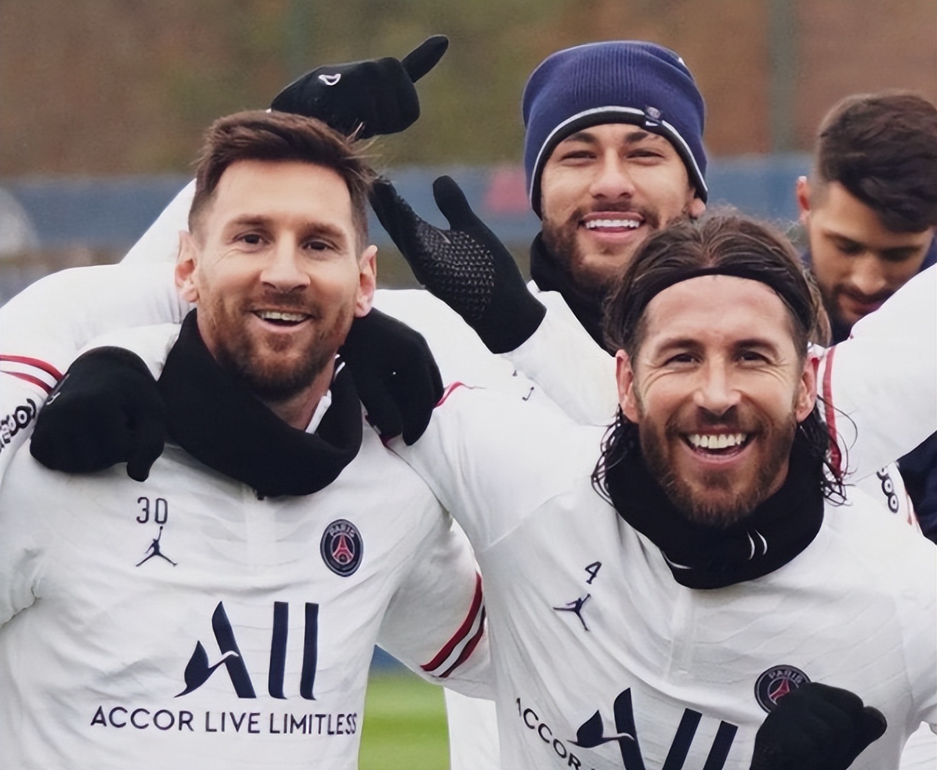 巴黎圣日耳曼零转会费,欧冠巴黎最新引援