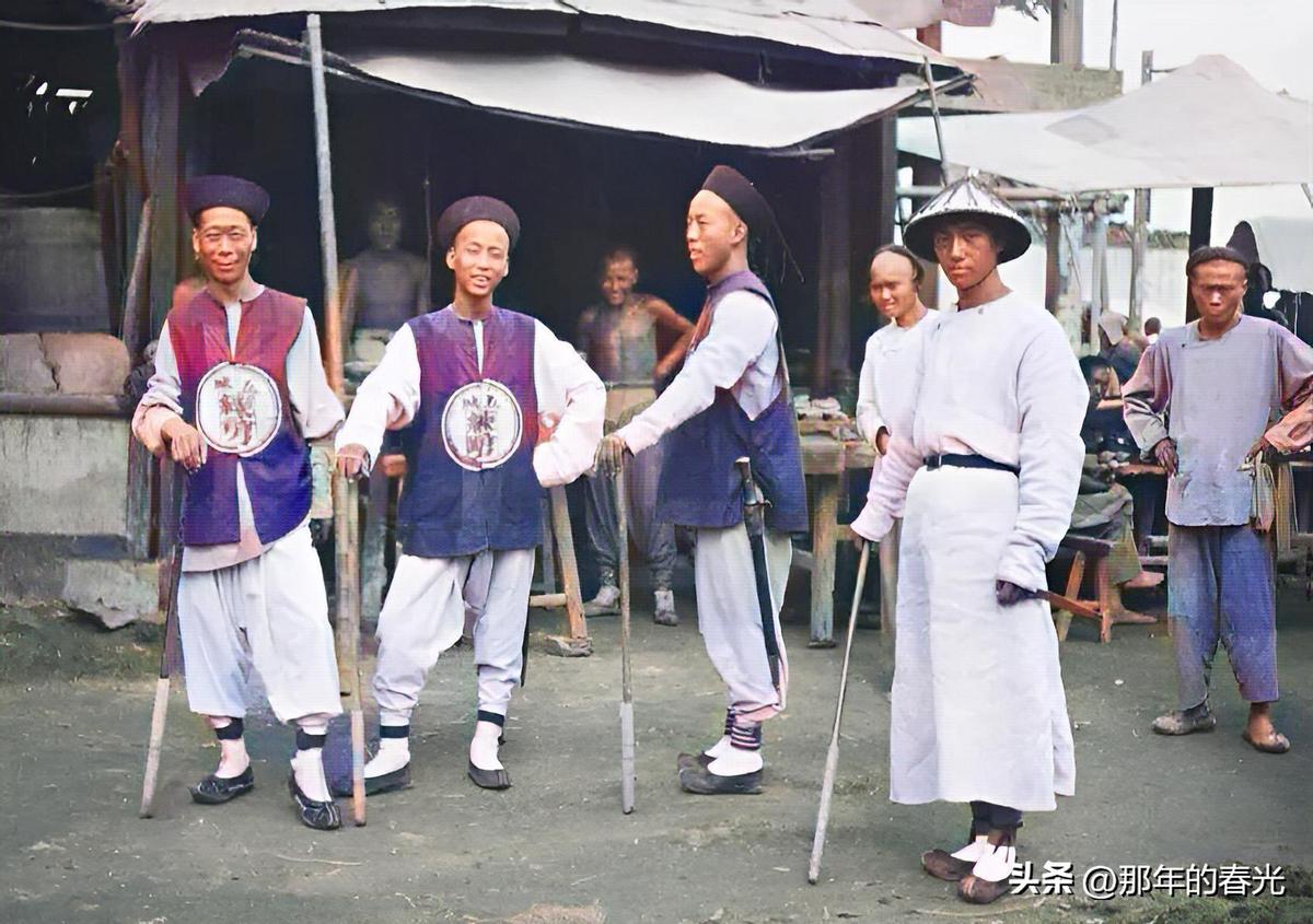 晚清男子被执行酷刑,清朝酷刑犯人游街示众