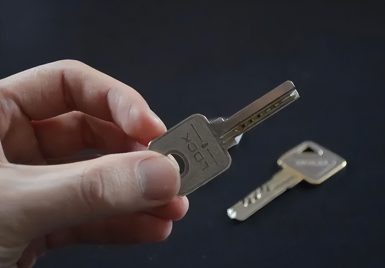 家里废旧钥匙别扔了，这7个作用花钱都买不到，解决不少人的烦恼