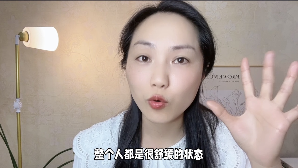 每天2分钟按摩!眼袋、黑眼圈、皱纹都淡化了,眼睛又大又漂亮