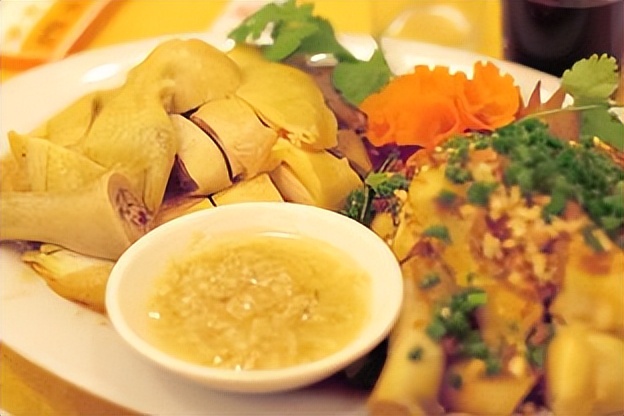 山坡养殖5000只鸡利润,自家果园散养上万只鸡