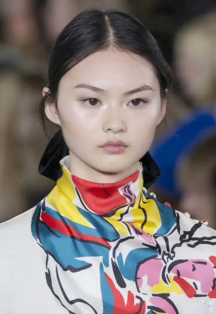 圆脸的人是显老气还是显年轻,怎么区分大方圆脸和小方圆脸