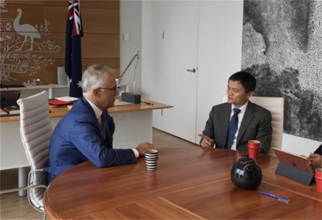 35年前资助马云的父子,马云后来怎么报恩的