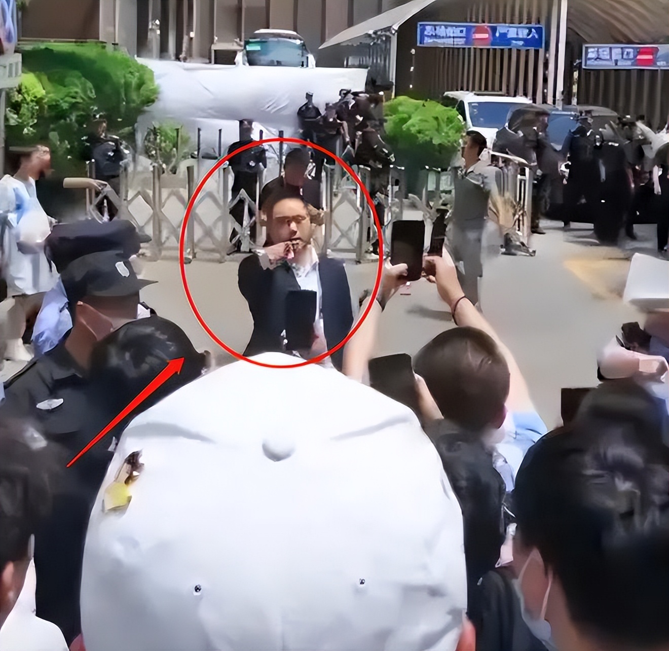 梅西这次赢是不是成了第三个球王,梅西本届世界杯第一场输给了谁