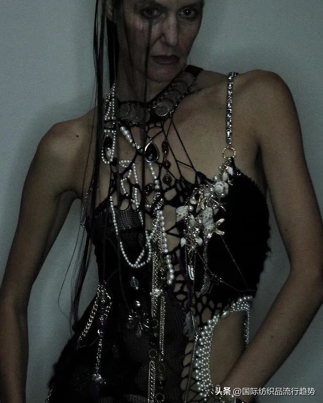 现实中的皇帝的新装,皇帝的新装设计