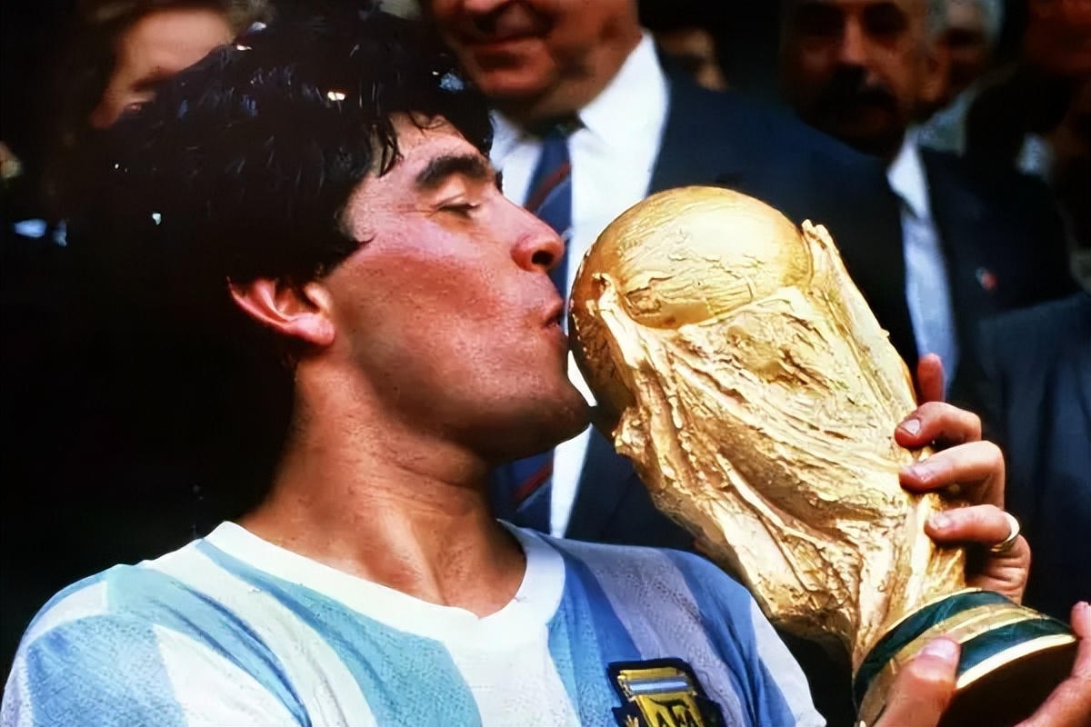 随笔写时要在前面空两格吗,随笔足球比赛